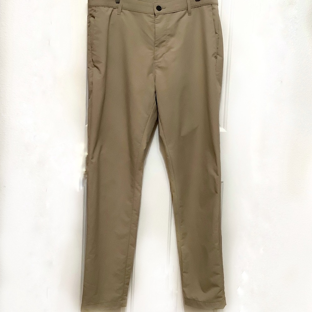 Banana Republic Men’s Performance Tech
Pants - Picture 4 of 5